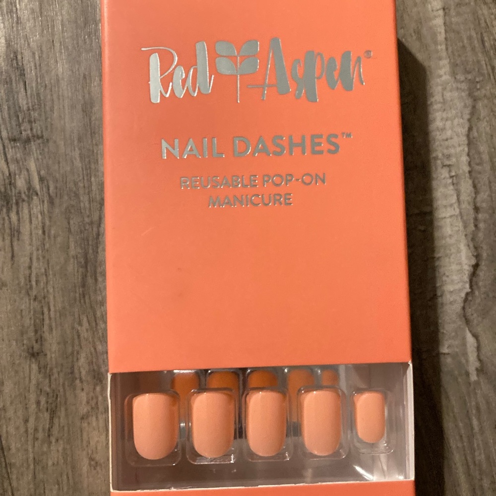 Red Aspen nail dashes